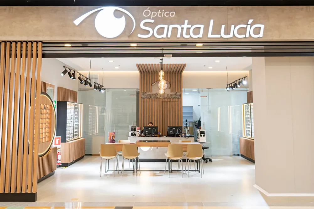 Clínica y Óptica Santa Lucía local 2343 Centro Comercial San Nicolás